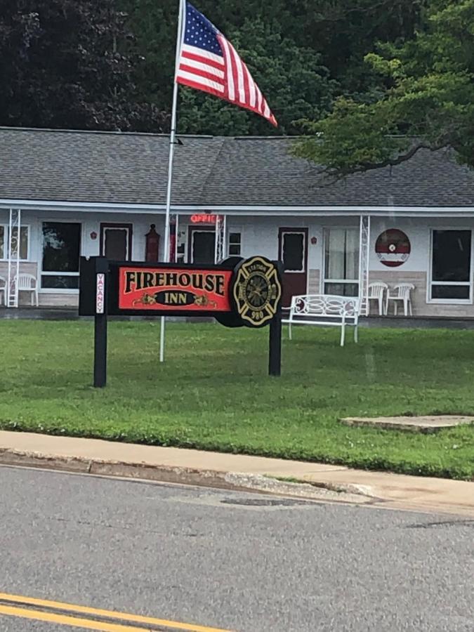 Firehouse Inn Saint Ignace Exterior foto